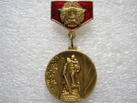 Победа, памятник советскому солдату.
