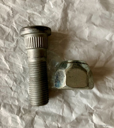 Шпилька колесная