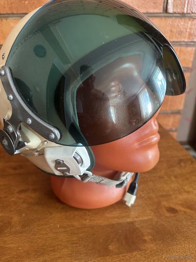 Оригинальный и с очень редким стеклом-фильтром зеленоватого оттенка шлем советского пилота ЗШ-5! Для любого музея мира по авиации!!!