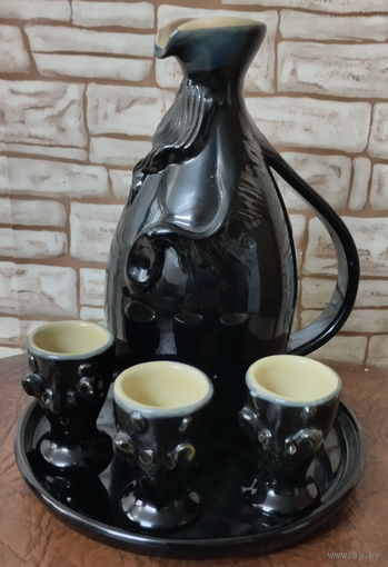 Графин с рюмками на подставке из СССР. Керамика.