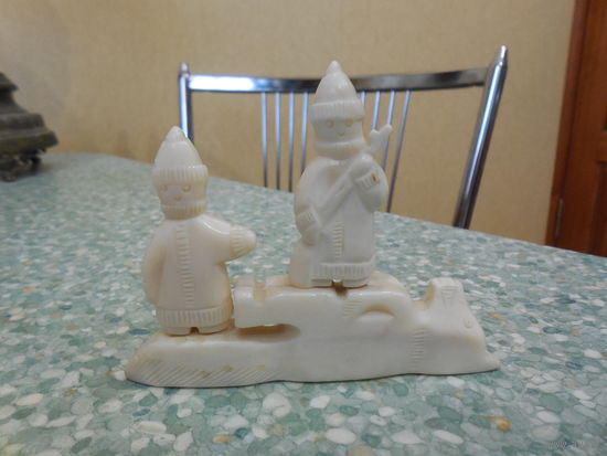 Статуэтка " Охотники" Кость.