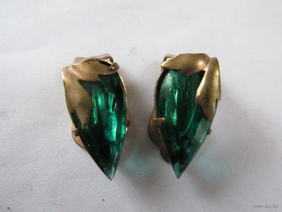 КЛИПСЫ ВИНТАЖ С ЗЕЛЕНЫМИ КАМНЯМИ.