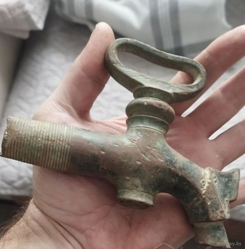 Старинный бочковой кран