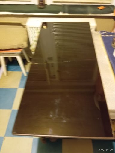 - СТЕКЛО-СТОЛЕШНИЦА тонированное 110х50 см Толщина 1 см треснуто пополам