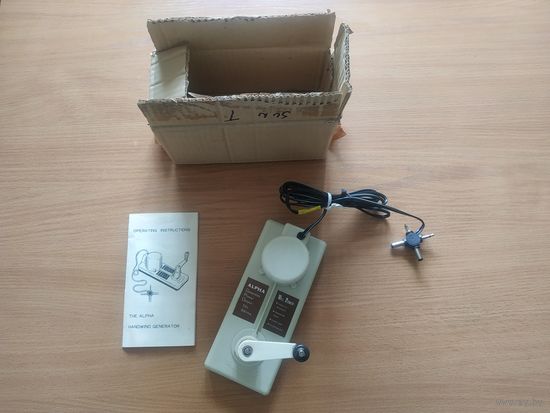 Ручной генератор "АLPHA", HONG KONG,  5.5V 300mA - источник питания для переносных портативного кассетного магнитофона, радиоприемника, фонарика, систем громкой связи и так далее...