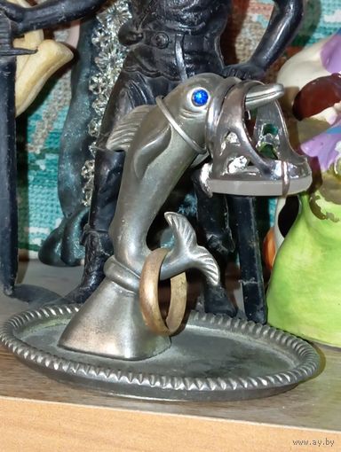 Подносик для колец - Дельфин с синими глазами .