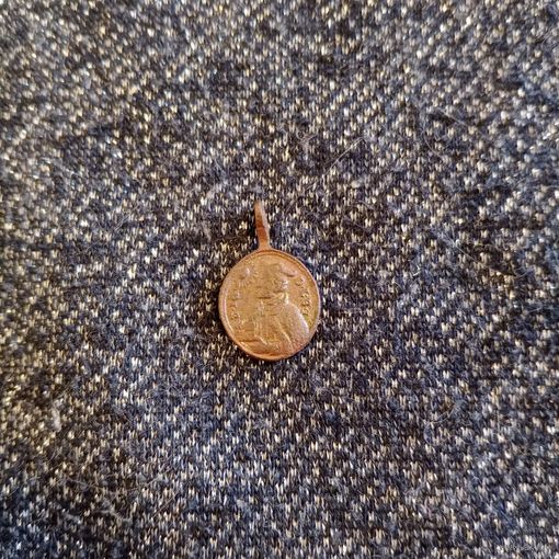 Католический медальон медный старый образок в сохране с ушком