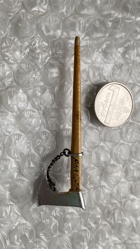 Значок-сувенир топор дровосека, туризм