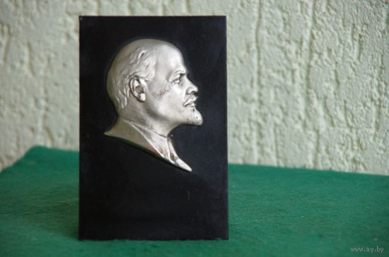 Барельеф ЛЕНИН  ( бакелит , металл   ( 8,5 х 13 )
