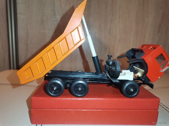 Модель автомобиля "Камаз 5511", Москва 1980, времён СССР, масштаб 1/43, есть дефекты.