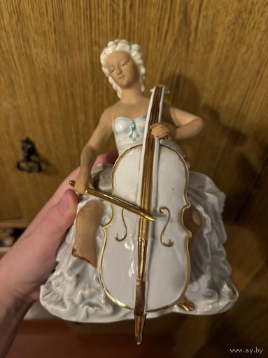 Девушка с виолончелью