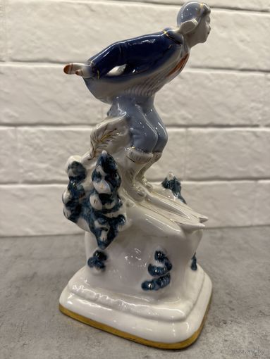 Статуэтка ЛЫЖНИК НА СКЛОНЕ. Дмитровский ФЗ. Вербилки. 1950 годы. ск С. Орлов  РЕДКОСТЬ!!  В ЛЮКСЕ.     Распродажа коллекции!!!