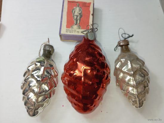 Игрушка на ёлку ,  Шишки , винтаж , стекло , СССР . С рубля