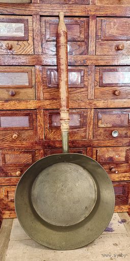 Тазик латунный с деревянной ручкой