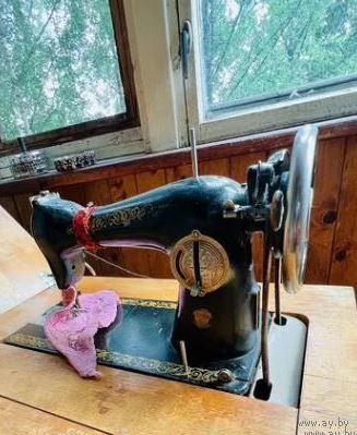 Швейная машина 2-М-3 в тумбе (Подольск, 1966)