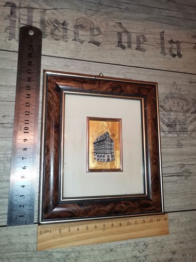 Миниатюрная репродукция Дома Каммерцеля в Страсбурге на золотой фольге, размер рамы 14.5*16.5 см.