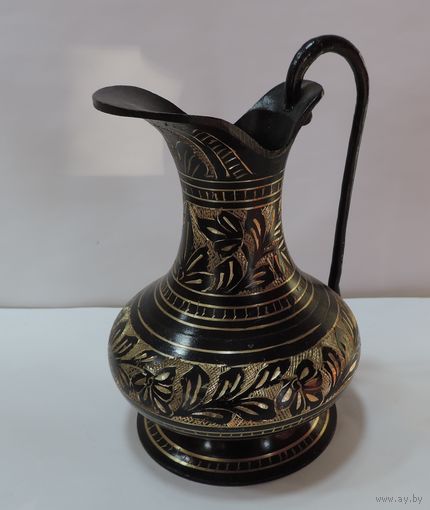 Ваза-кувшин. Высота 14 см. 70-е годы Индия. Латунь. Не использованная.