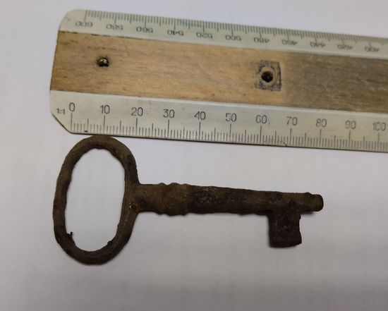 Ключик большой, старинный, с рубля!!!