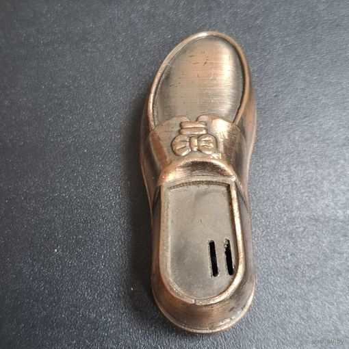 Зажигалка ботинок. Композитный материал.