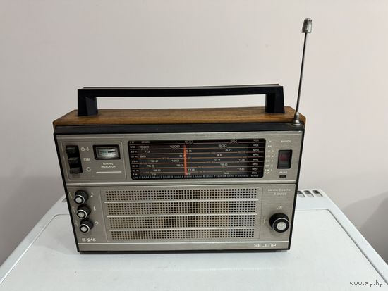 Радиоприемник SELENA рабочий.