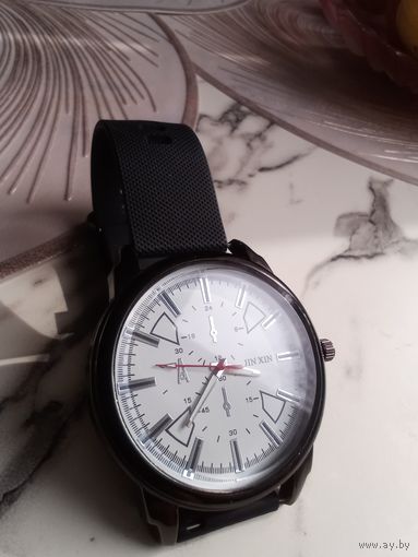 Часы кварцевые - на лето.