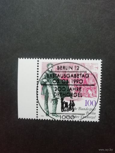 Западный Берлин 1990 Марка "200 лет шарманке" (гашеная с клеем) Mi.872 каталог 2.40 евро