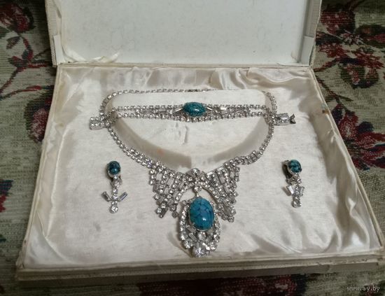 Шикарное антикварное колье, браслет и серьги в оригинальной коробке. Старая Чехия.