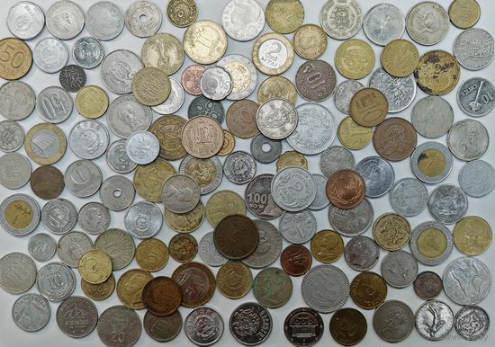 Монеты разных стран. Одним лотом 120 шт. С рубля