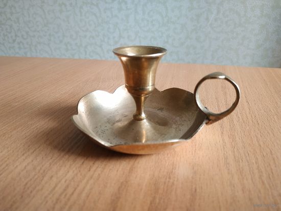 Красивый бронзовый подсвечник на одну свечу. Индия, вторая половина прошлого века.