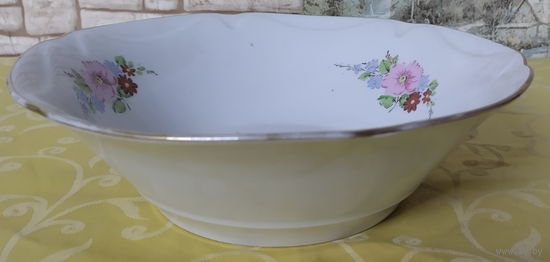 Глубокая тарелка для салатов эпохи СССР. Добрушский фарфоровый завод (Добруш), 1978-1991 гг