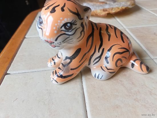 Статуэтка тигренка