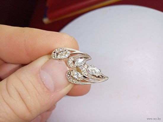 С рубля без мц. сережки "лепестки", в Голова направо 925пр.