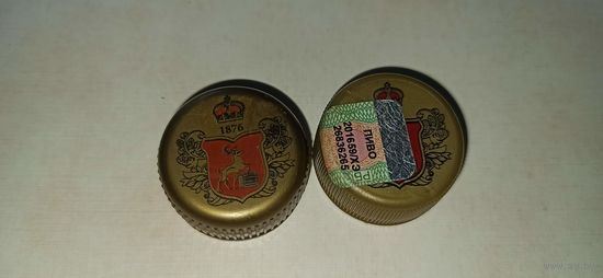 Две разные ПЭТ пробки " Лидское пиво"