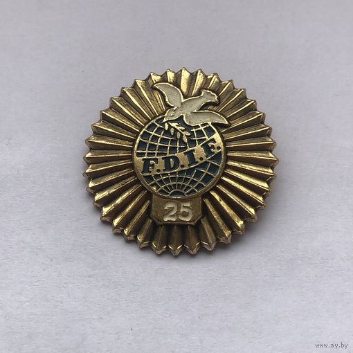 Знак F.D.I.F. Международная демократическая федерация женщин 25 лет ГДР