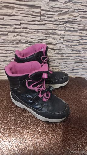 Зимние ботинки высокие Geox на 29-30 размер, длина стельки 20 см. Очень классные, удобные, плотно сидят на ножке, снег внутрь не попадает. Хорошее состояние, б/у сезон.