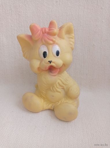 Игрушка резиновая, игрушка СССР, котенок с бантиком.