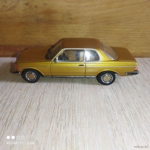 Mercedes 230CE-280CE.Minichamps.1/43.