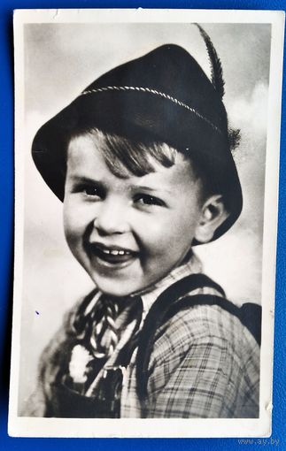 Импортная фотооткрытка. Мальчик. Германия. 1950-е. Подписана.