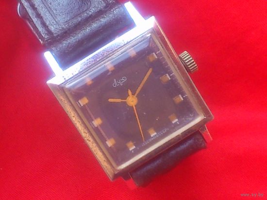Часы ЛУЧ 2209 КВАДРАТ КОСТЮМНЫЕ из СССР 1970-х