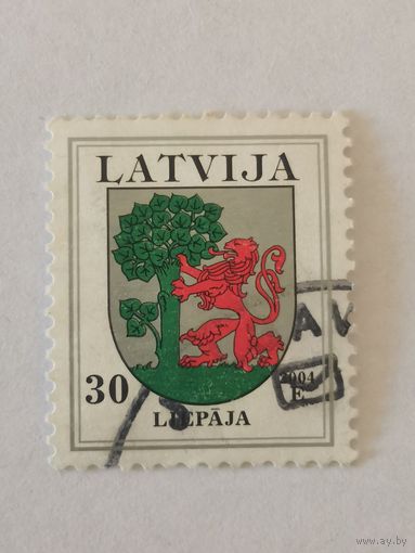 Марка из серии "Гербы" с надпечаткой 2004 - герб Лиепая