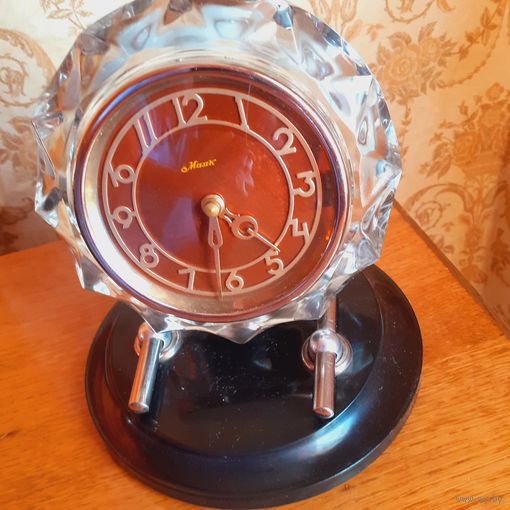 Часы хрусталь СССР трендовый цвет 2026 года