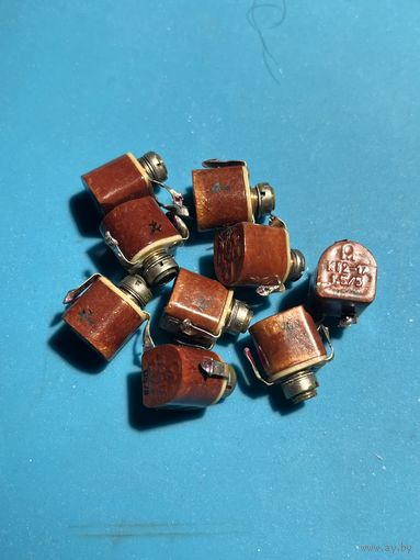 Конденсатор КТ2-17,  емкость 1,5...5пФ (цена за 1шт)