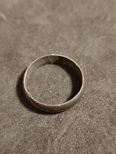 Старое медное обручальное кольцо