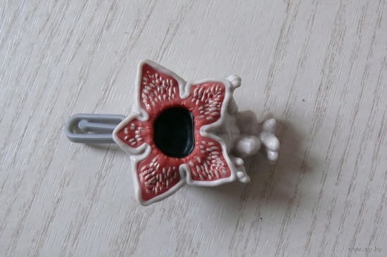 Демогоргон на скрепке; фигурка Киндер ОСД (Stranger things, Очень странные дела, Загадочные события).