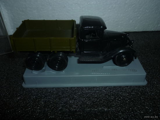 Модель авто ГАЗ ААА. 1:43. Made in USSR. В контейнере
