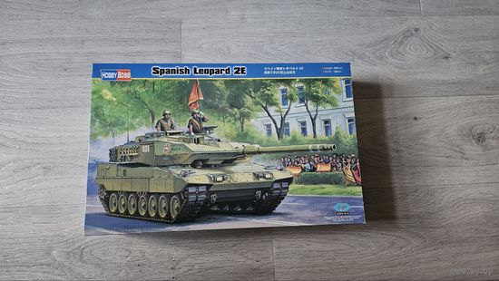 Сборная модель танка Леопард 2Е 1/35 Hobby Boss