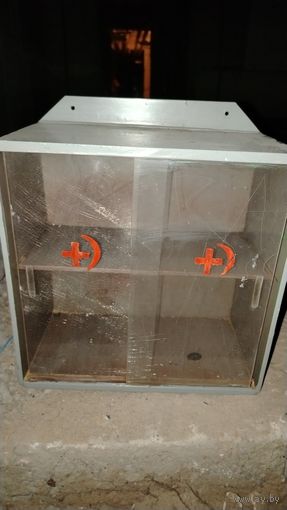 Аптечка навесная настенная из пластика