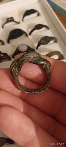 Перстень большой витой.