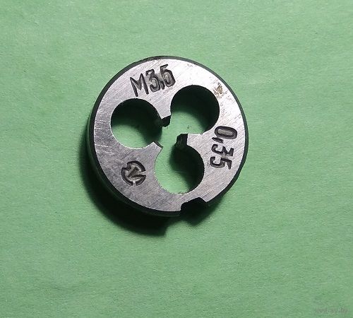 Плашка М3,5х0,35