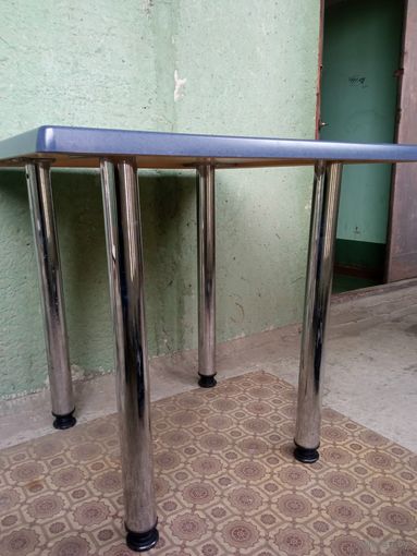 Стол польша твердый пластик 80 на 80 длина ножек 75 ножка регулируется